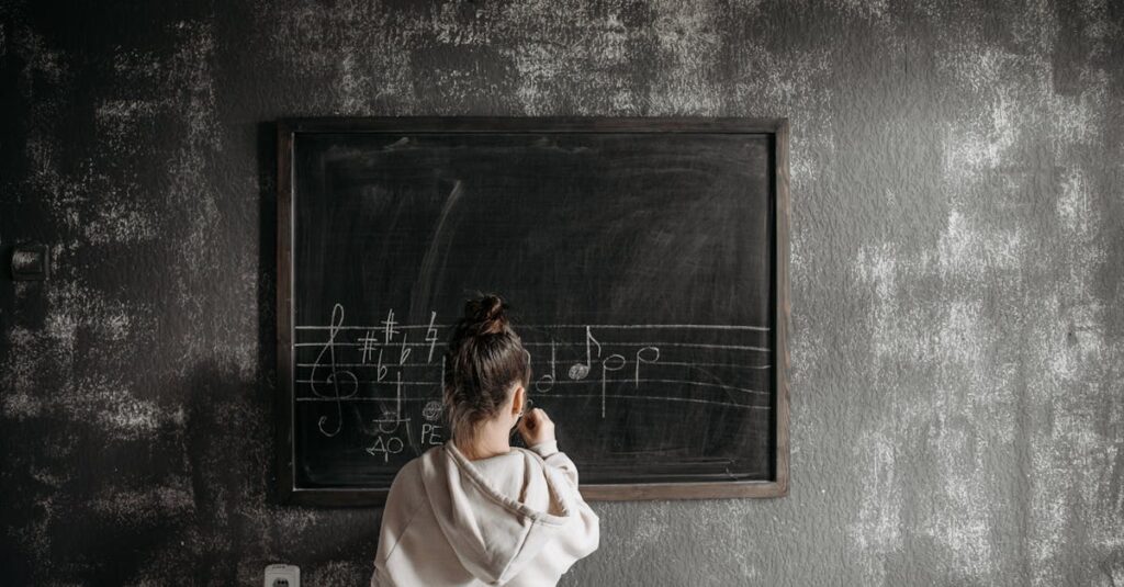 中学生が教室でボードゲームに熱中して盛り上がっている様子を描いたイラスト