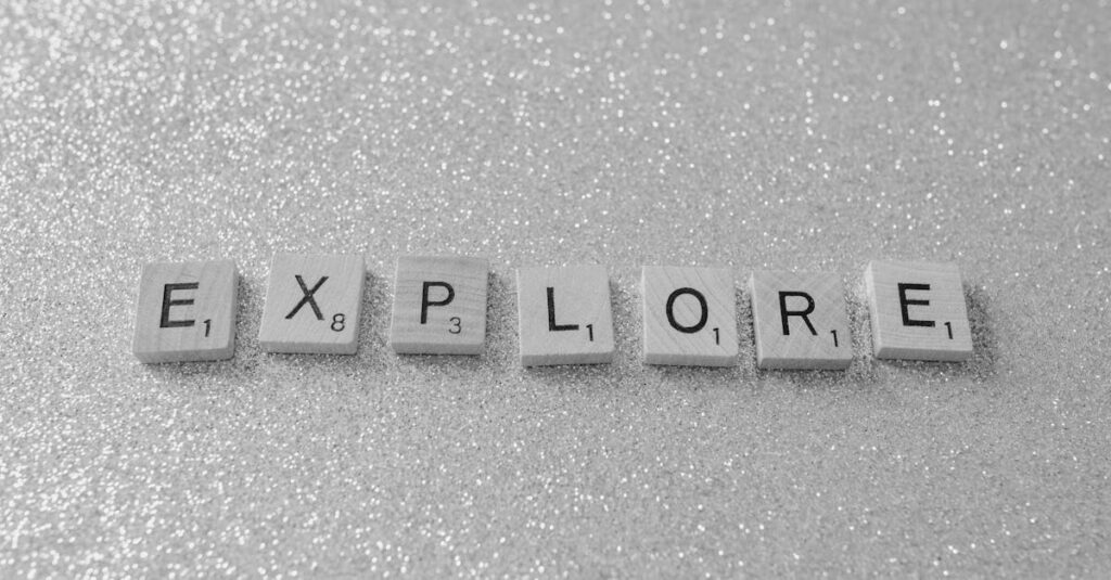 タブレットやスマホを活用して英語ボードゲームをより効果的に楽しむ家族や学生の様子を描いた画像