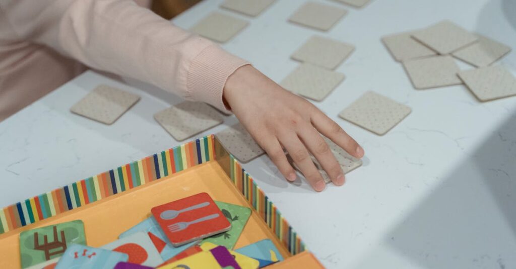 子どもから大人まで家族全員で楽しめるボードゲームがプレゼントとしてテーブルに並んでいる風景。