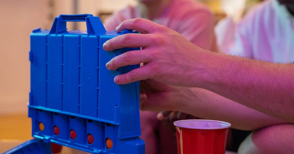 ボードゲームの盛り上げ方を意識して遊ぶ参加者たち