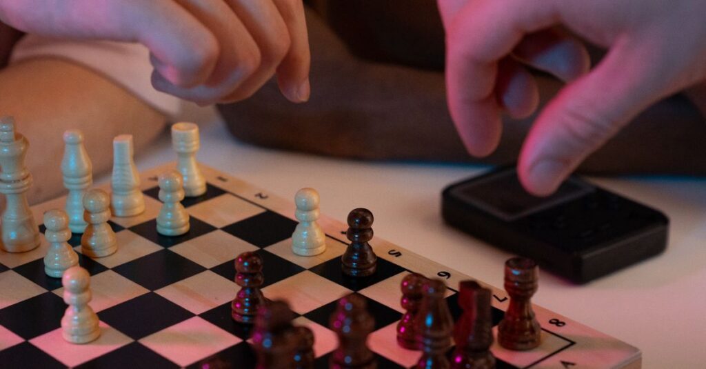 プレイヤーたちが戦略を練りながらボードゲームを楽しんでいる場面