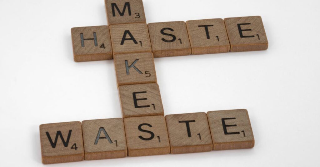 家族や学校の中で英語ボードゲームを通じて楽しく学ぶ様子を描いたイラスト